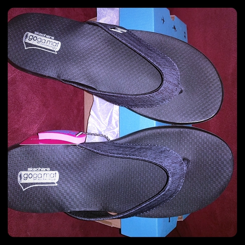 Sketcher on-the-go flip flops, nwt
